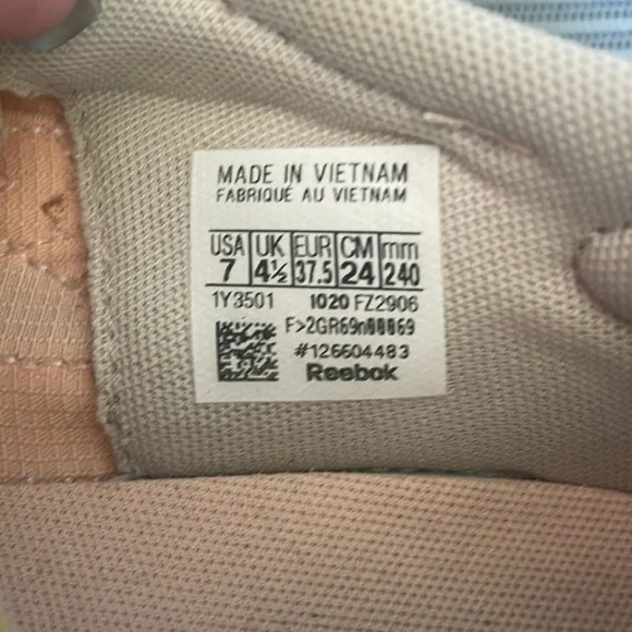 GC Reebok Pink Legacy Runners - Size 7 - Picture 6 of 6